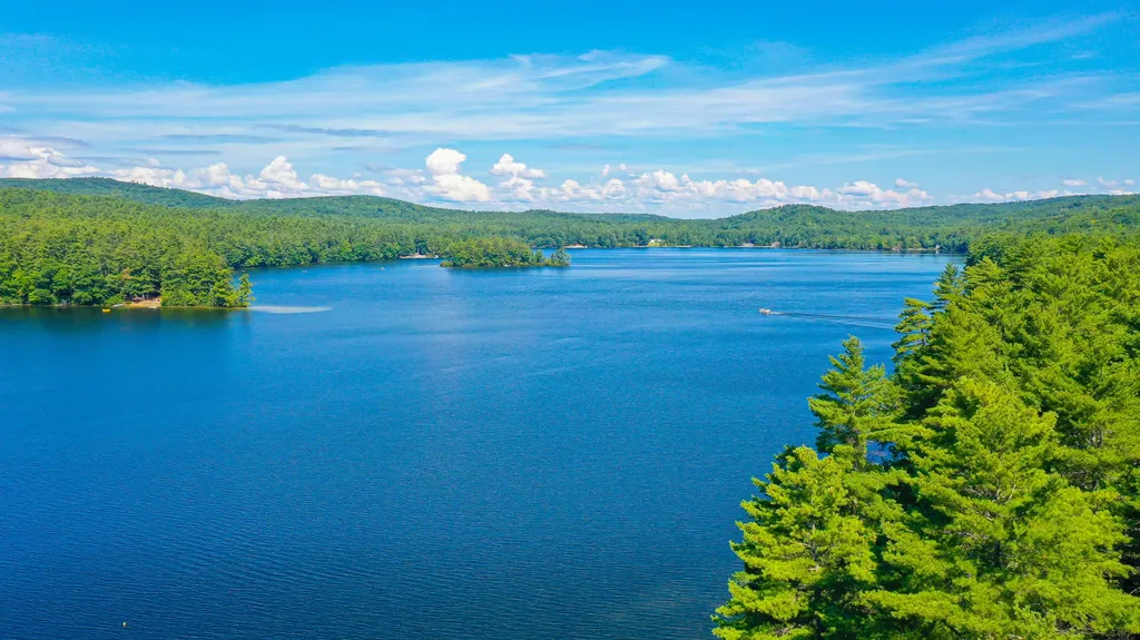 23 Crescent Shore Road Raymond ME 04071