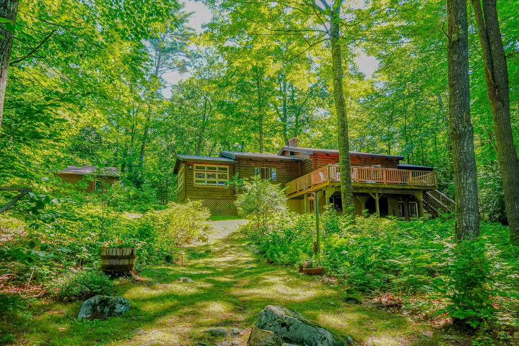 23 Crescent Shore Road Raymond ME 04071
