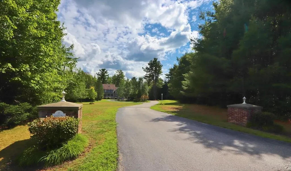 37 Jillian Way Glenburn ME 04401