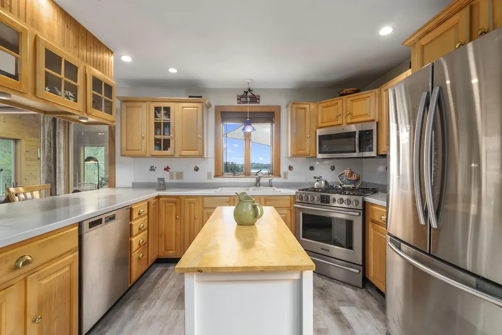 151 Cushing Road Friendship ME 04547