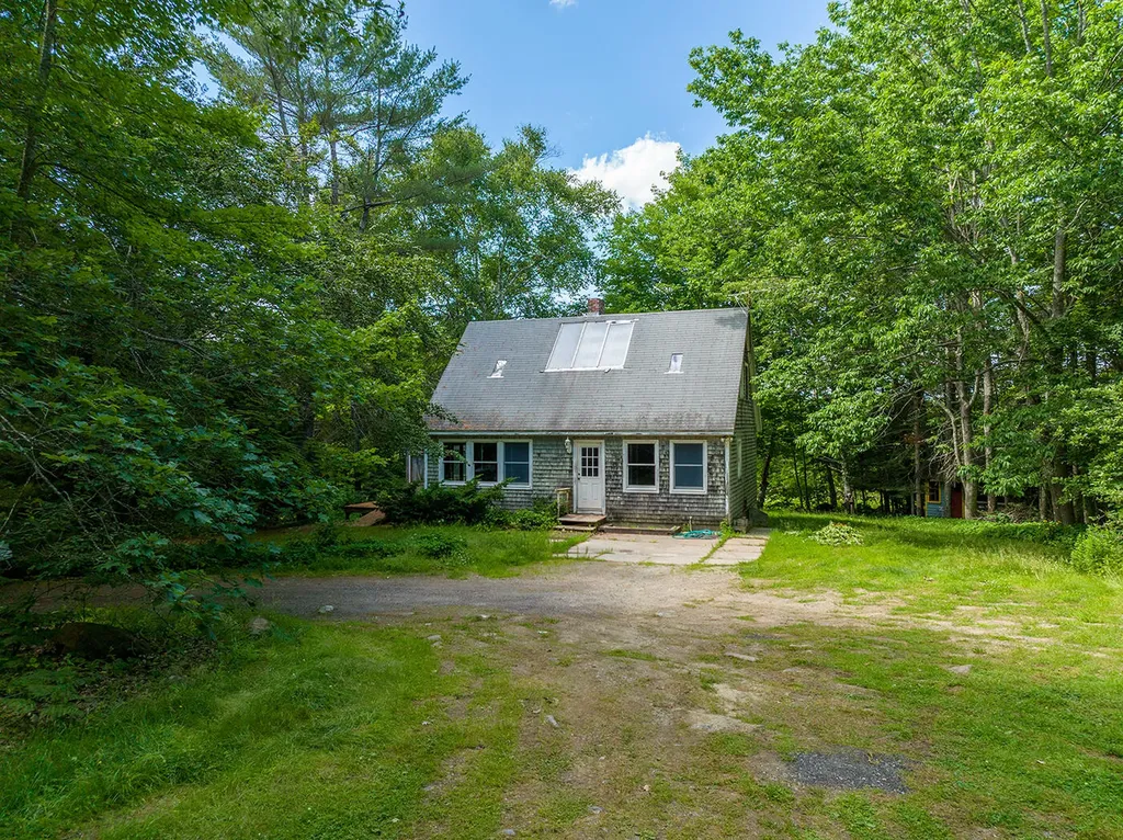 38 Thurlow Road Lincolnville ME 04849