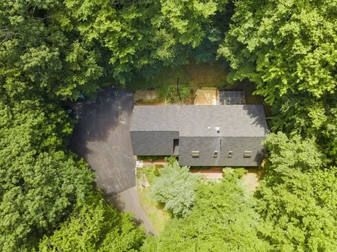 8 Susan Lane Falmouth ME 04105