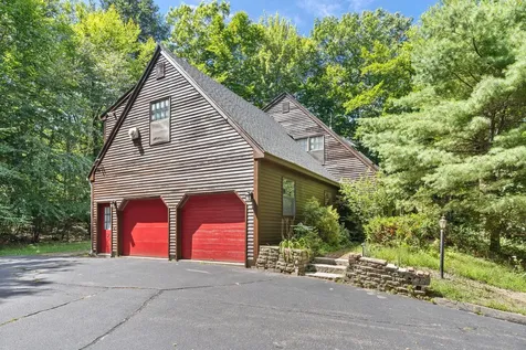 8 Susan Lane Falmouth ME 04105