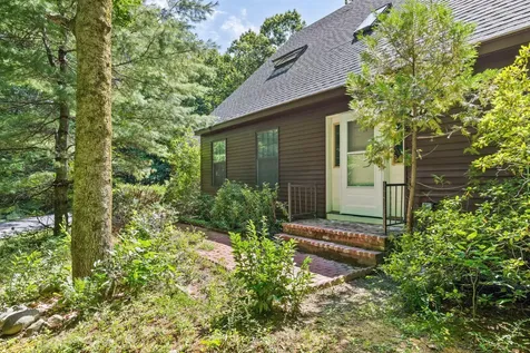 8 Susan Lane Falmouth ME 04105