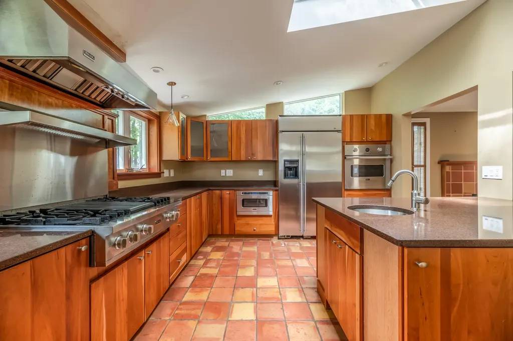 5 Willow Drive Orono ME 04473