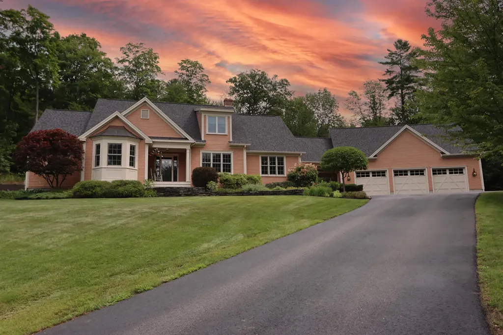 30 Hillview Lane Lewiston ME 04240