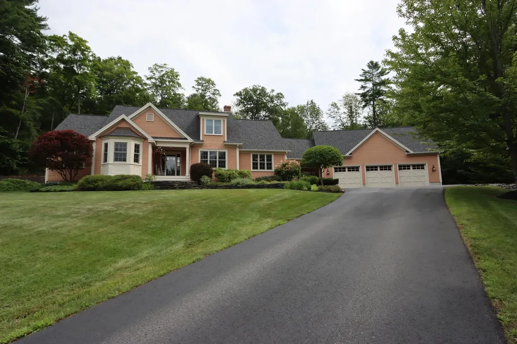 30 Hillview Lane Lewiston ME 04240