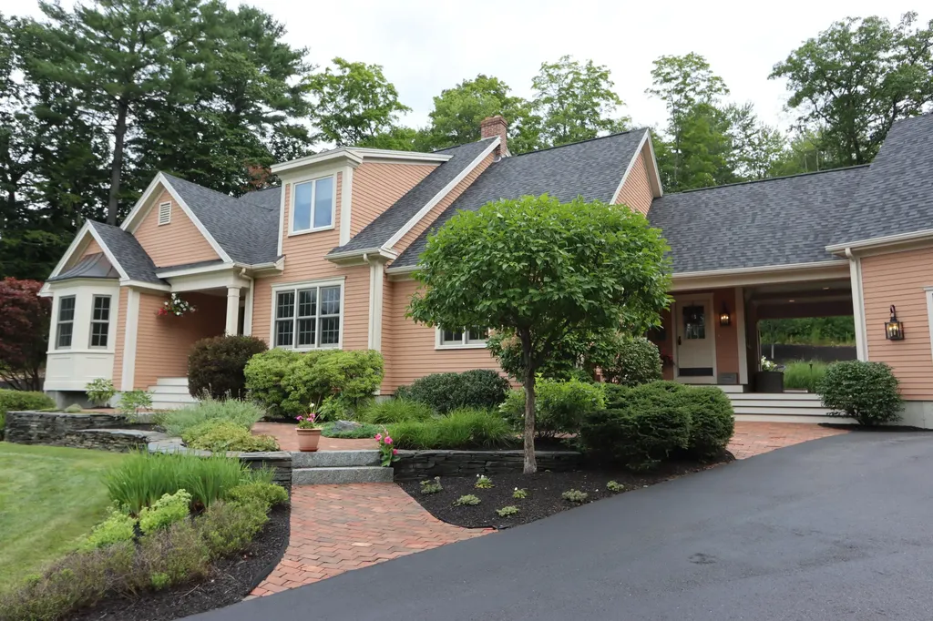 30 Hillview Lane Lewiston ME 04240