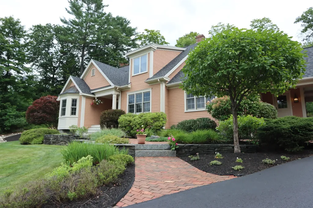 30 Hillview Lane Lewiston ME 04240