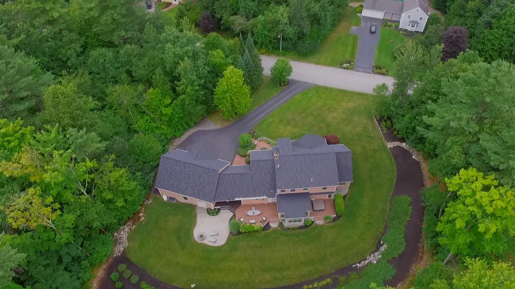 30 Hillview Lane Lewiston ME 04240
