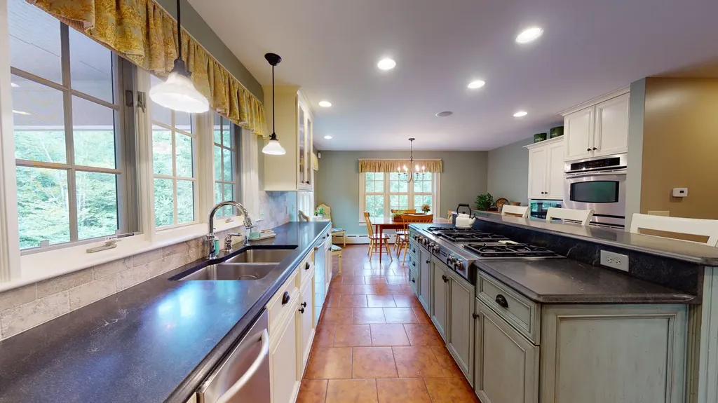 30 Hillview Lane Lewiston ME 04240