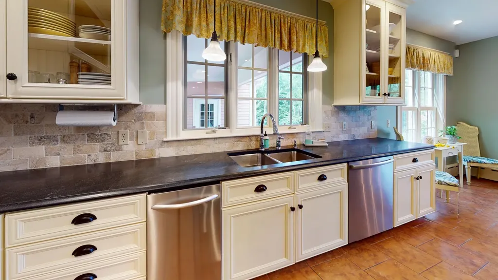 30 Hillview Lane Lewiston ME 04240