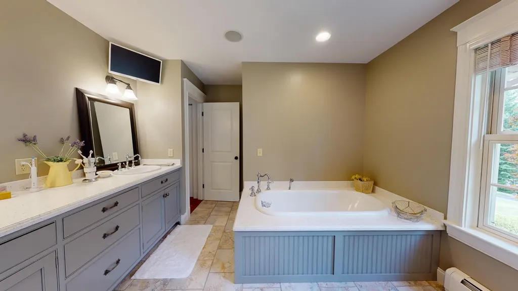 30 Hillview Lane Lewiston ME 04240