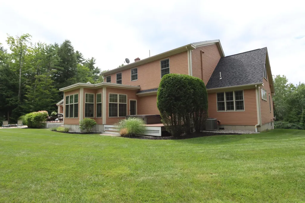 30 Hillview Lane Lewiston ME 04240