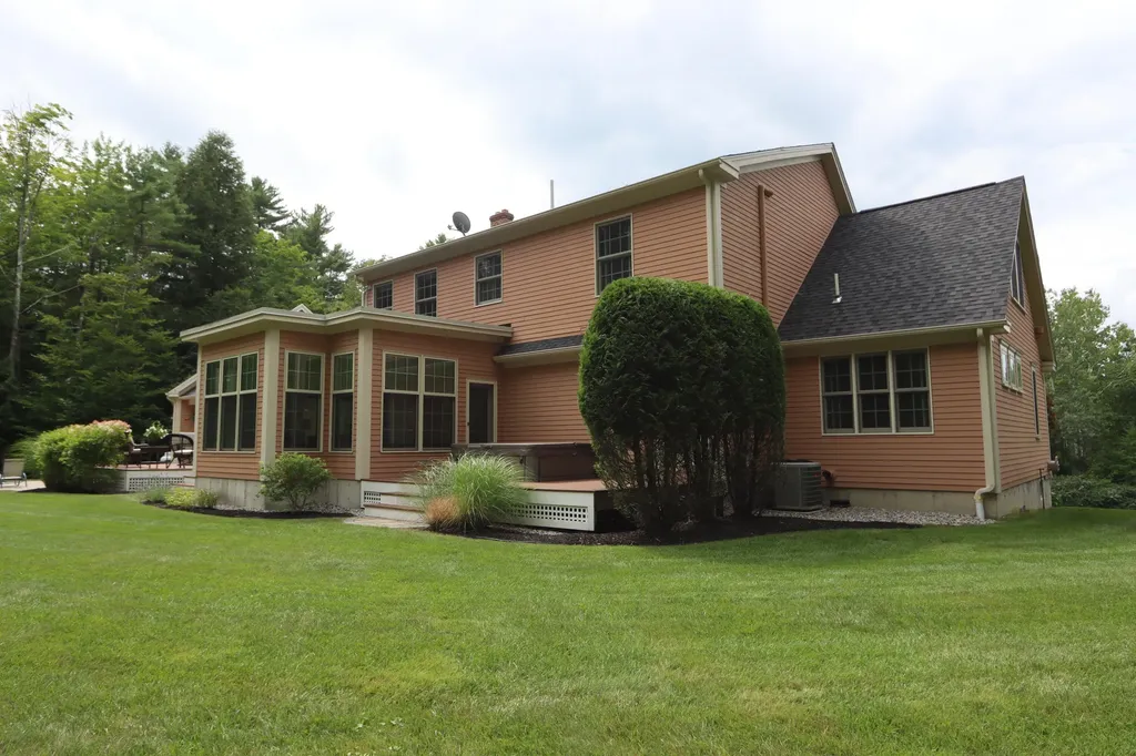30 Hillview Lane Lewiston ME 04240