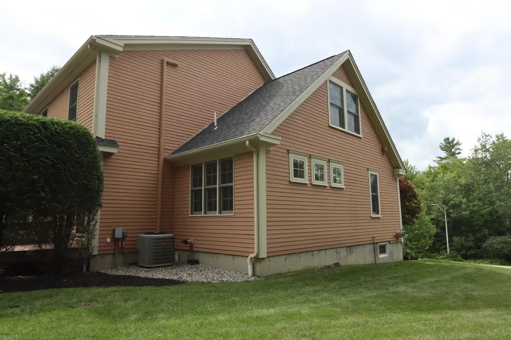 30 Hillview Lane Lewiston ME 04240