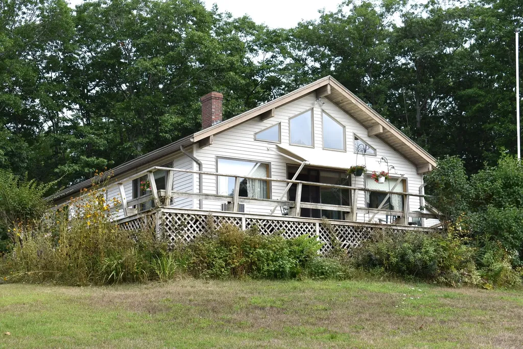 11 Turnpike Road Searsport ME 04974