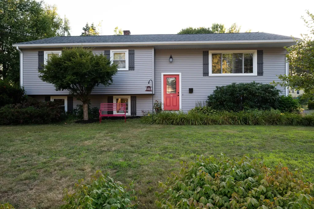 16 Donna Street Gorham ME 04038