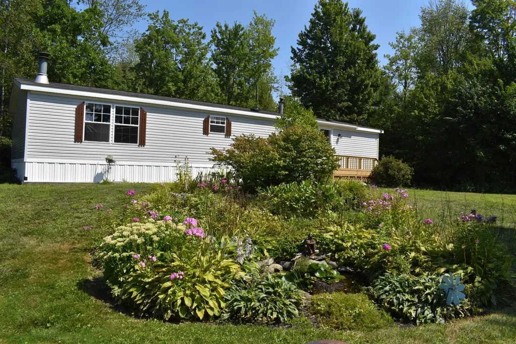 10 Bush Road Clinton ME 04927