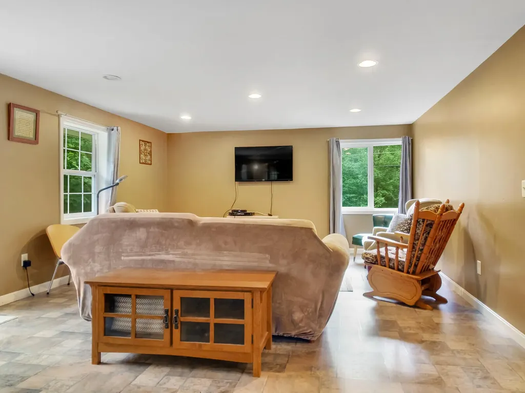 6 Chets Meadow Road West Gardiner ME 04345