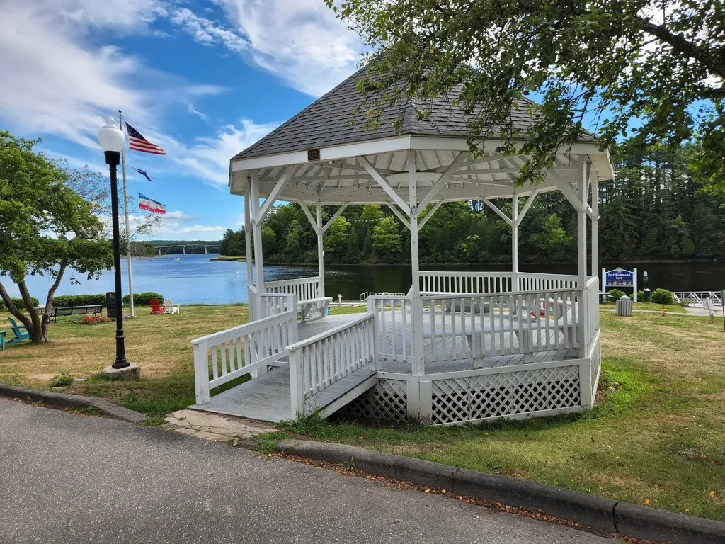 109 Main Street Richmond ME 04357