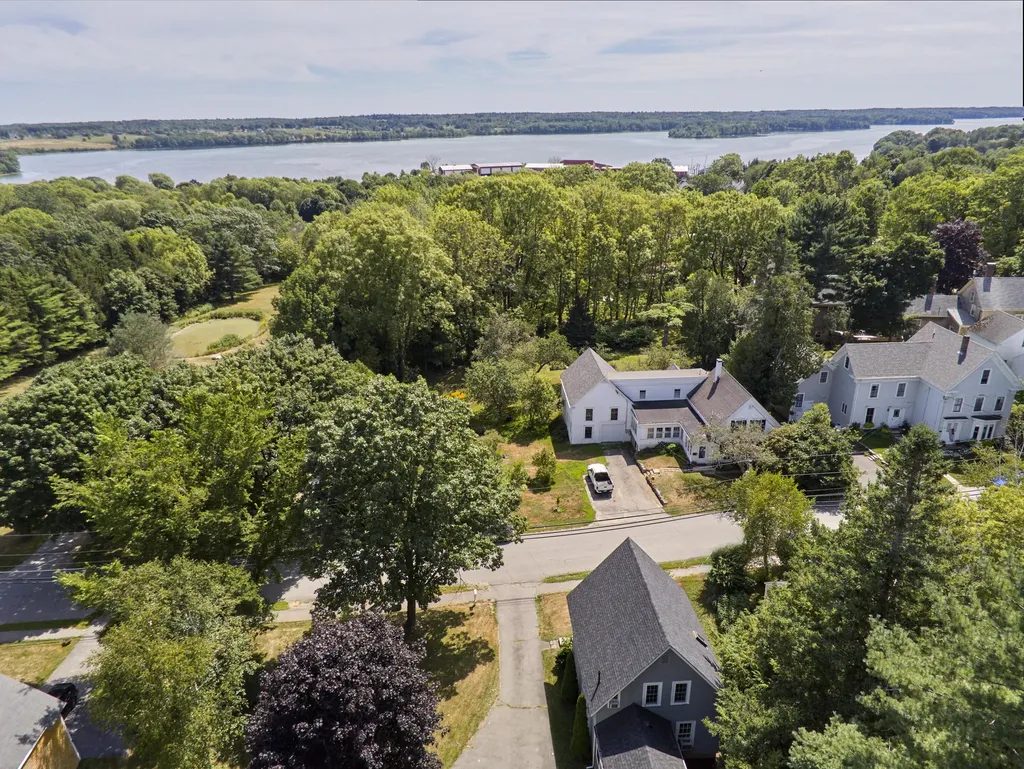 12 Gleason Street Thomaston ME 04861