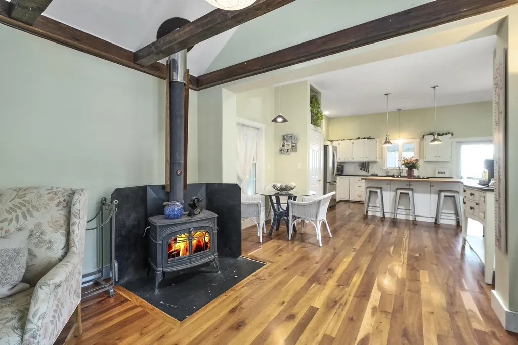 12 Gleason Street Thomaston ME 04861