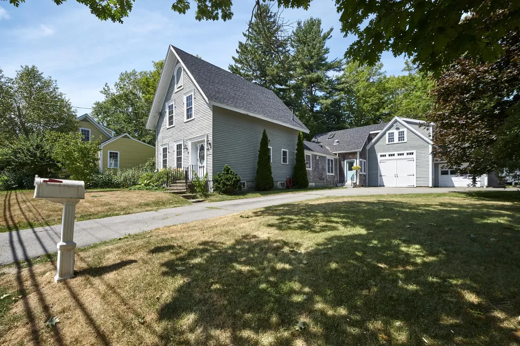 12 Gleason Street Thomaston ME 04861