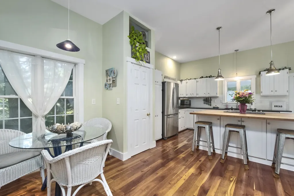 12 Gleason Street Thomaston ME 04861