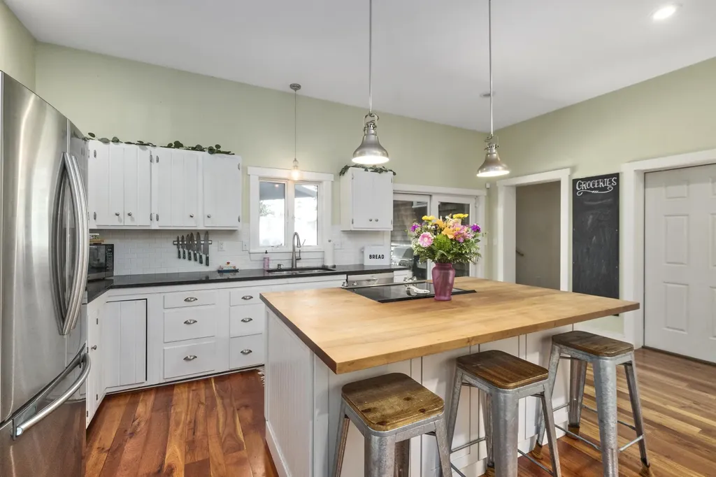 12 Gleason Street Thomaston ME 04861