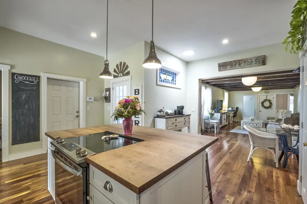 12 Gleason Street Thomaston ME 04861
