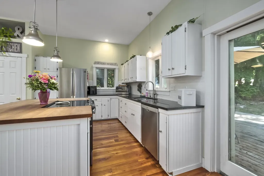 12 Gleason Street Thomaston ME 04861