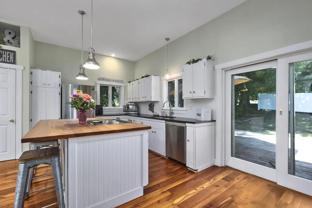 12 Gleason Street Thomaston ME 04861