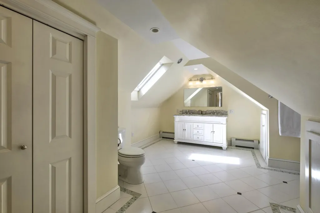 12 Gleason Street Thomaston ME 04861