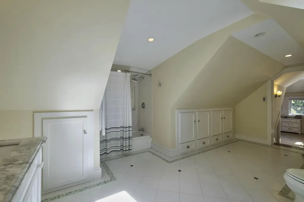 12 Gleason Street Thomaston ME 04861