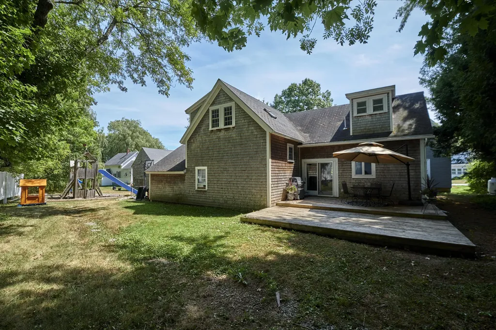 12 Gleason Street Thomaston ME 04861