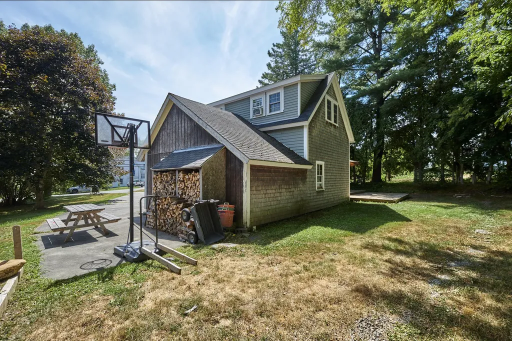 12 Gleason Street Thomaston ME 04861