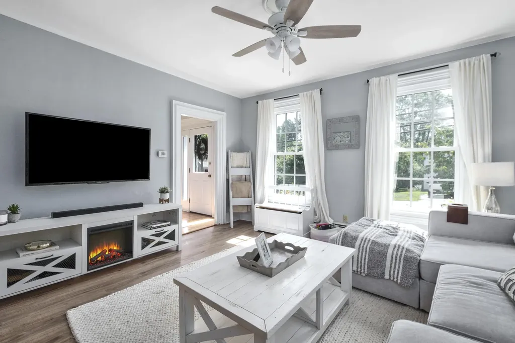 12 Gleason Street Thomaston ME 04861
