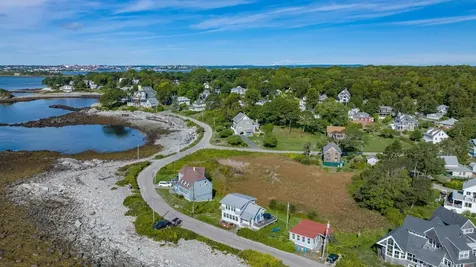 186 Seashore Avenue Portland ME 04108