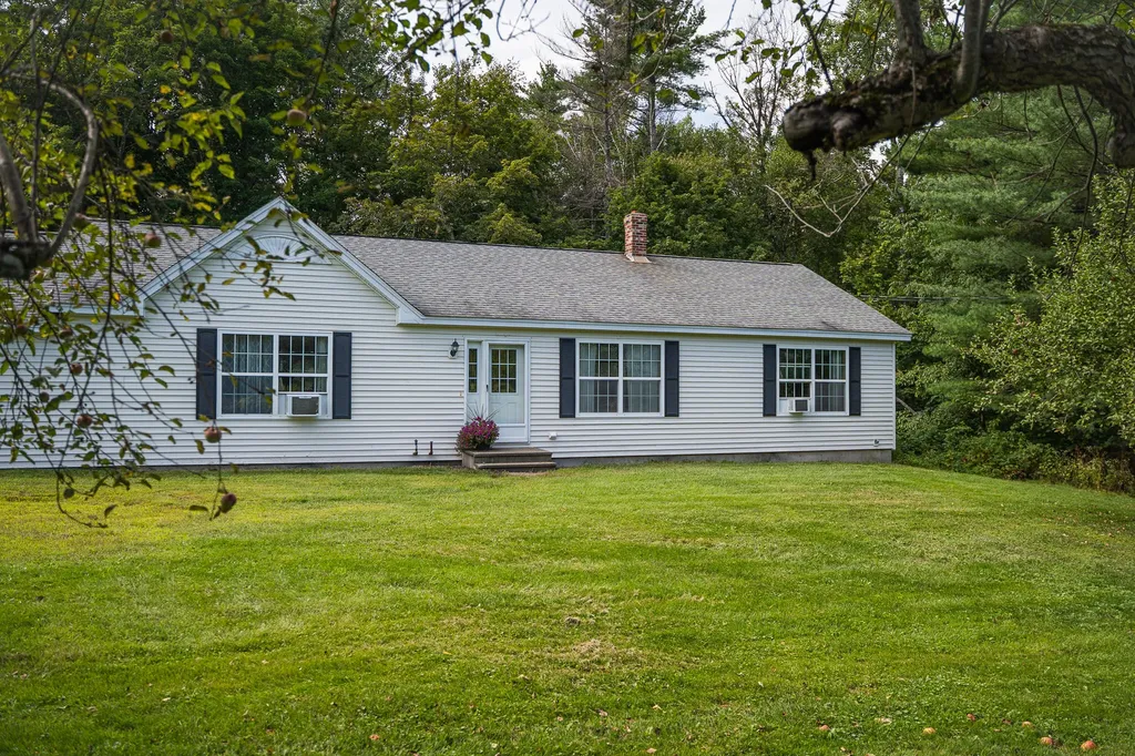 15 Orchard Drive Saint Albans ME 04971