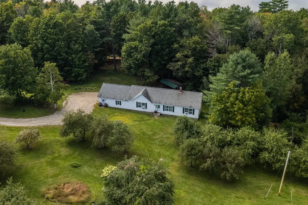 15 Orchard Drive Saint Albans ME 04971