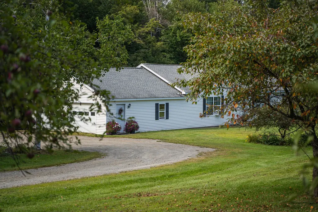 15 Orchard Drive Saint Albans ME 04971