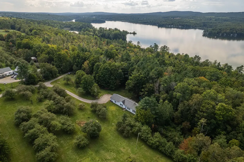 15 Orchard Drive Saint Albans ME 04971