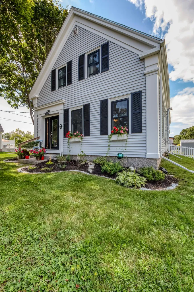 51 Suffolk Street Rockland ME 04841