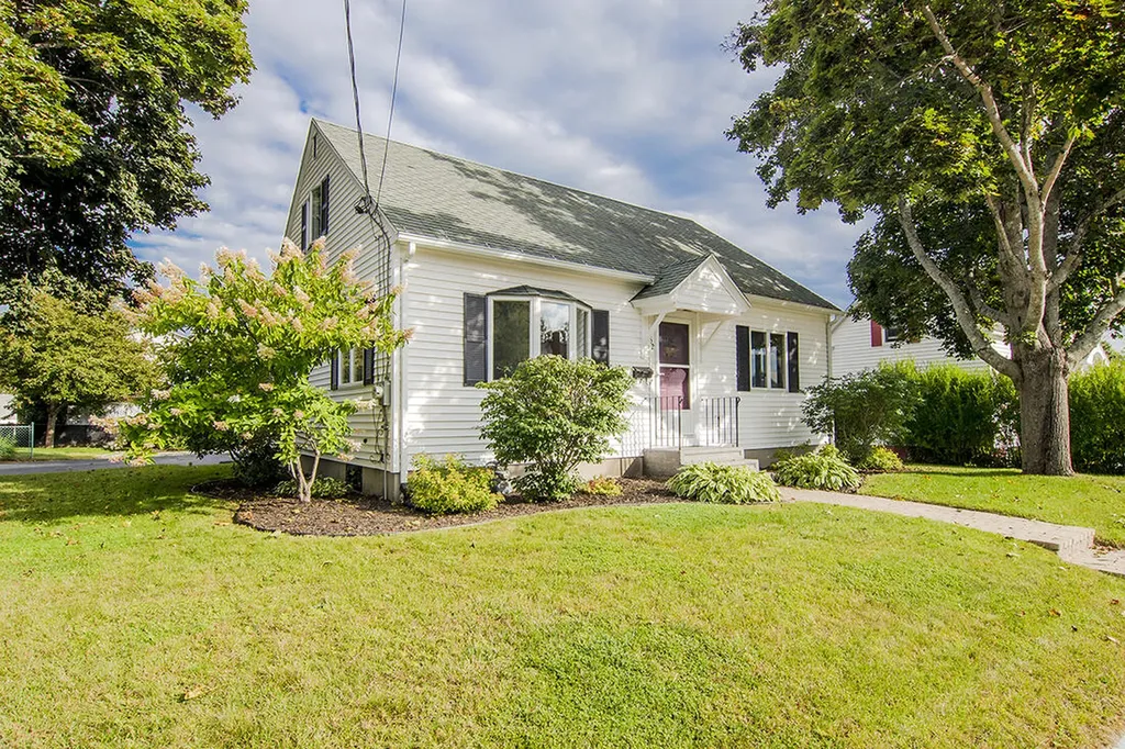 52 Rideout Avenue Lewiston ME 04240