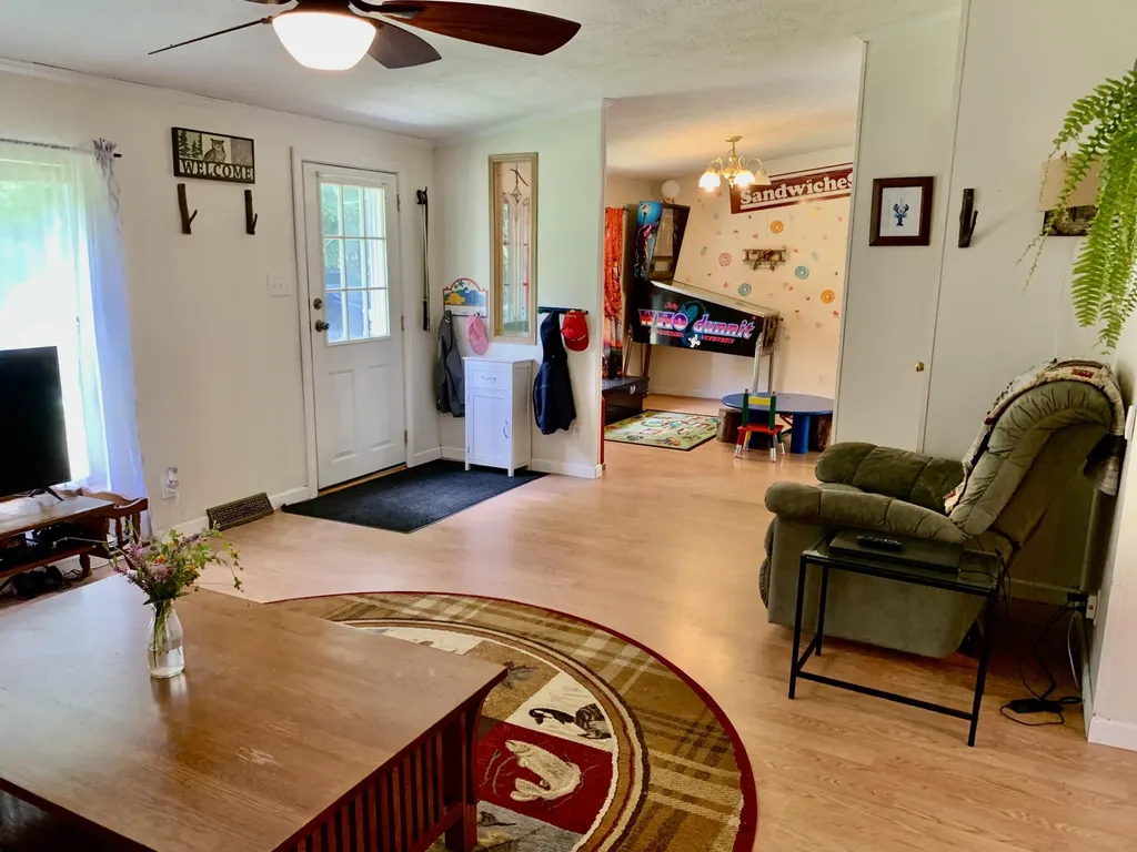 9 Dustin Drive Sabattus ME 04280