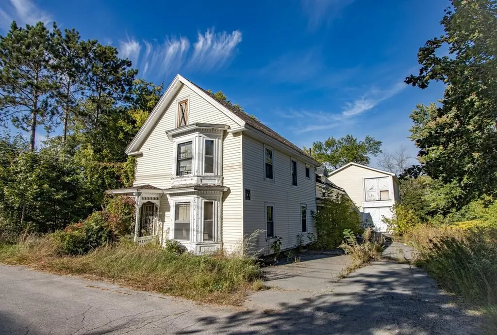 14 Howard Street Old Town ME 04468