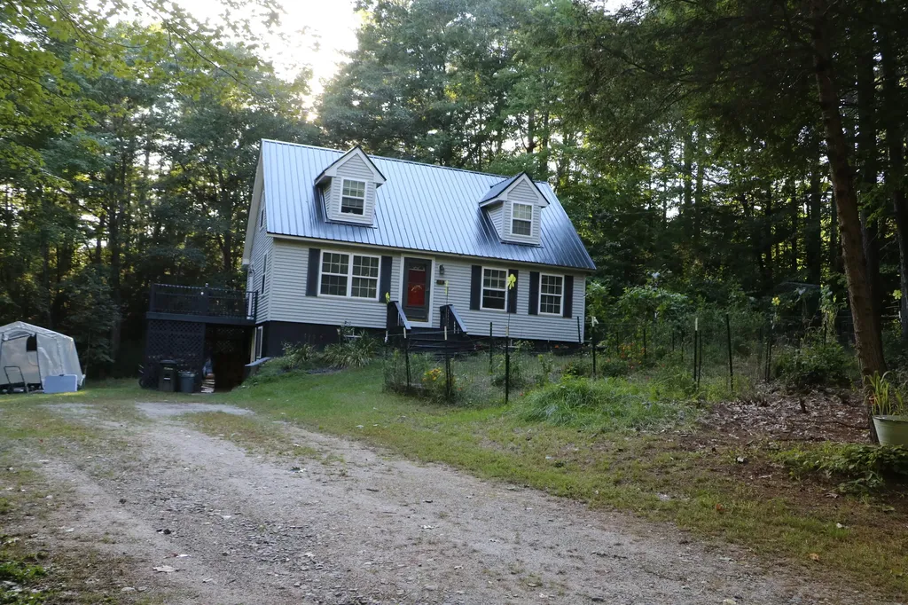 19 Lori Lane Limerick ME 04048