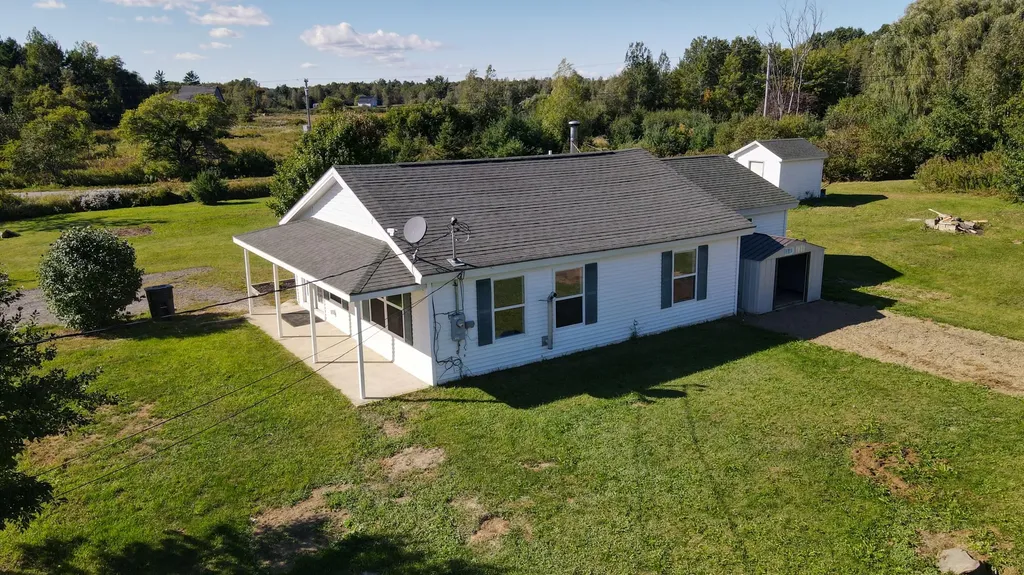 932 Grant Road Kenduskeag ME 04450