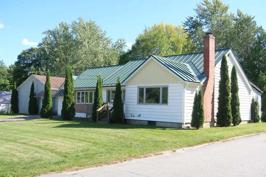 74 Fountain Street Gardiner ME 04345